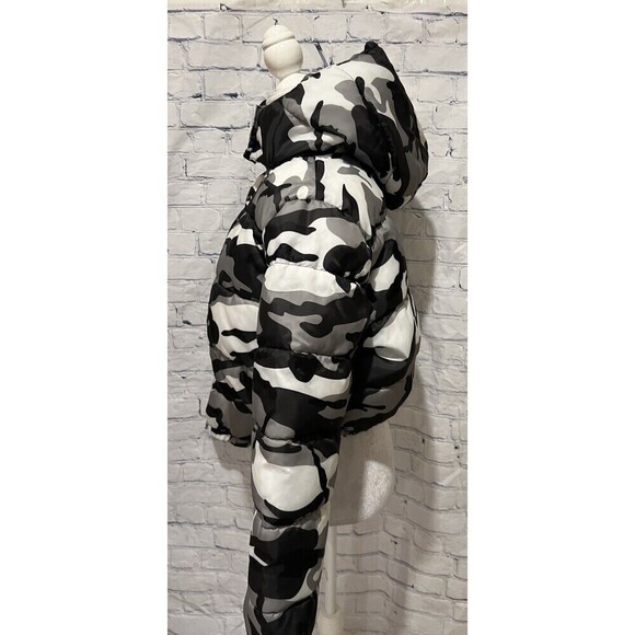 Almost Famous black and white camouflage cropped puffer jacket Size 1X - Picture 3 of 8